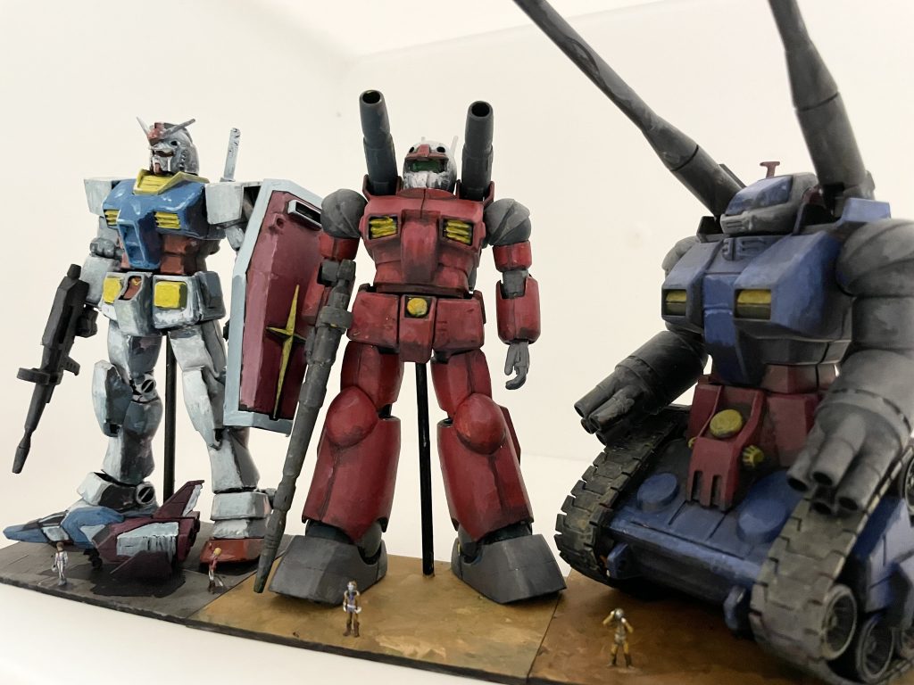 V作戦3機で、ガンタンクとはそれっぽくスタンドが繋がるようにしました。