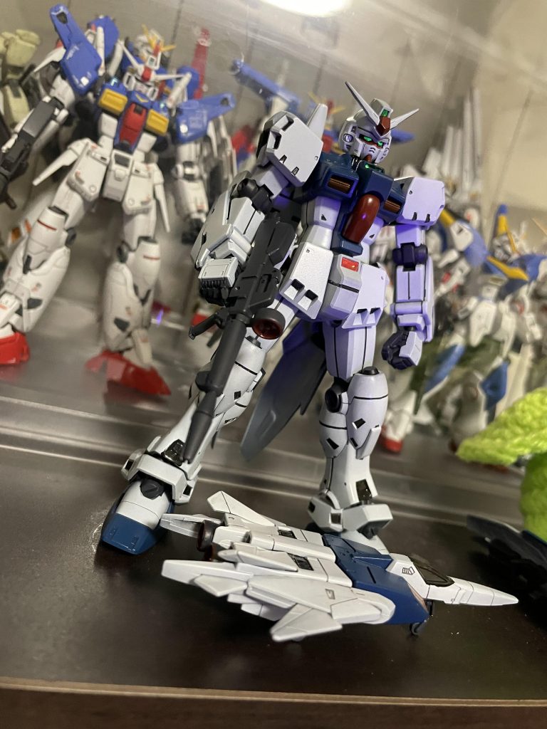 ツインアイはブラックライトで光ります。