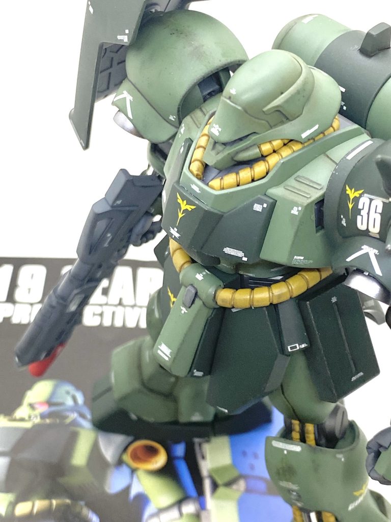 最後は説明書と。ネットを見てますと様々な汚し塗装の表現があり、模型作りの際の参考になります。派手な汚しも受けるというのは参考になりましたが自分がやると滅茶苦茶汚くなり、丁寧に作った物が台無しになる事間違いなしなので(笑)逆に控えめで上品な感じの汚しで頑張りました(汚し塗装はアラを消してくれるので大好きなのですが下手なので苦手は苦手です)。ギラ・ドーガのキットもこれ以上に無いくらいの出来が良いキットで少しだけ手を入れるだけで非常にカッコ良い作品になりますし、お気軽汚しのおかげで更にアクセントが付きました。自分的には今回の汚しの具合は気に入っていて非常に良いギラ・ドーガになり、派手な汚し方よりも自分の作風にはお気軽汚しの方が合うと思います。ギラ・ドーガが出来て、これで自分も逆襲のシャアシリーズのHGUCは半分完成した事になるので次はヤクト・ドーガを作るので折り返しも皆さんが見てくれる様な作品を作ってみたいです。ご覧して頂きありがとうございました。