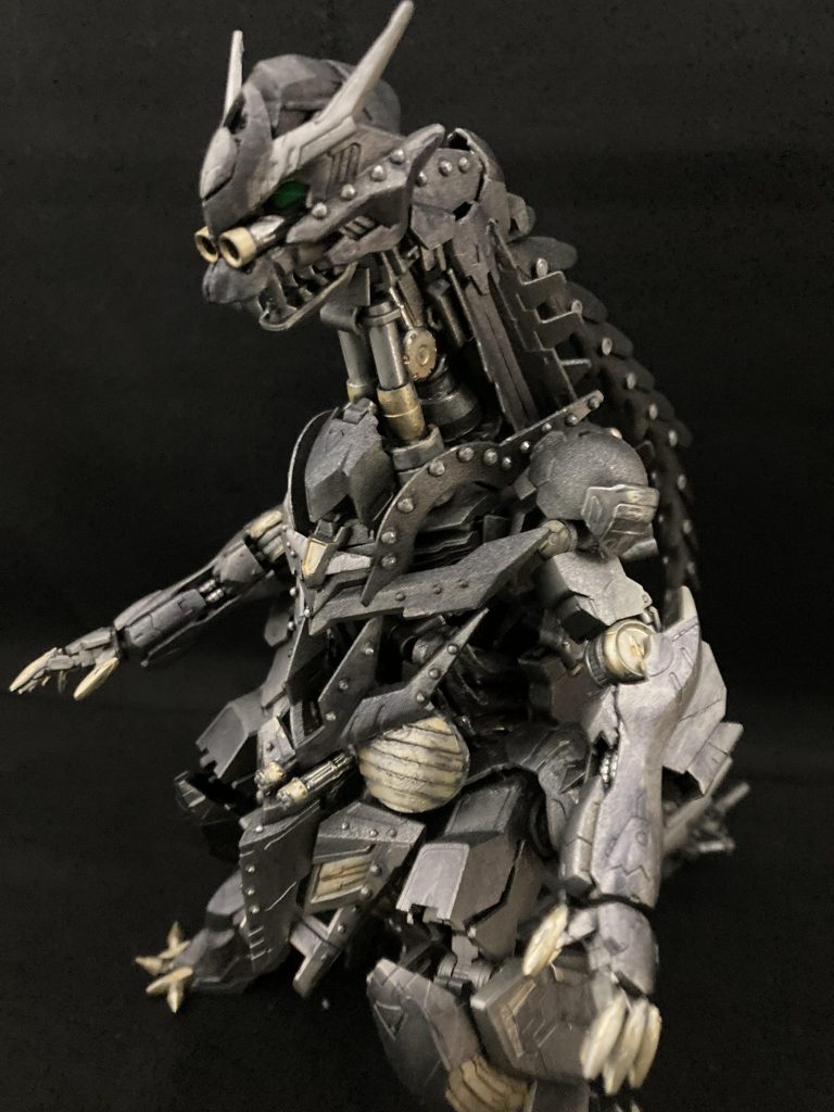 バルバトスのガンダムフレームのメカメカしい感じから昭和のメカ大怪獣をイメージしました。