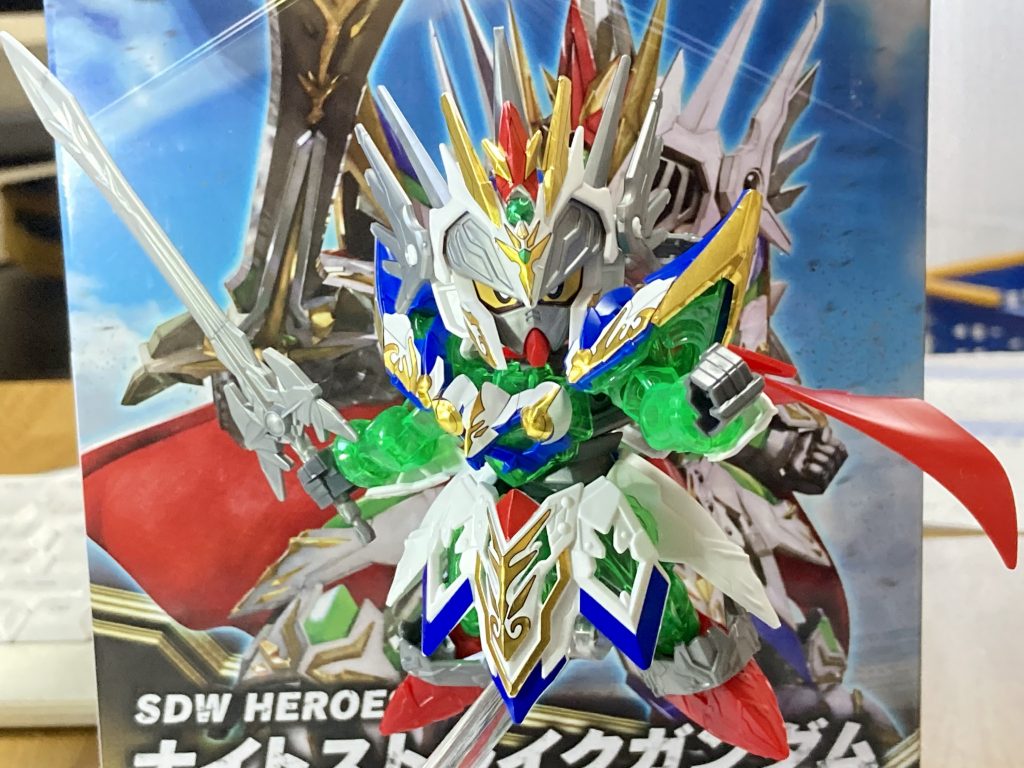 頭部装甲と胸部装甲は、シールが多いです。