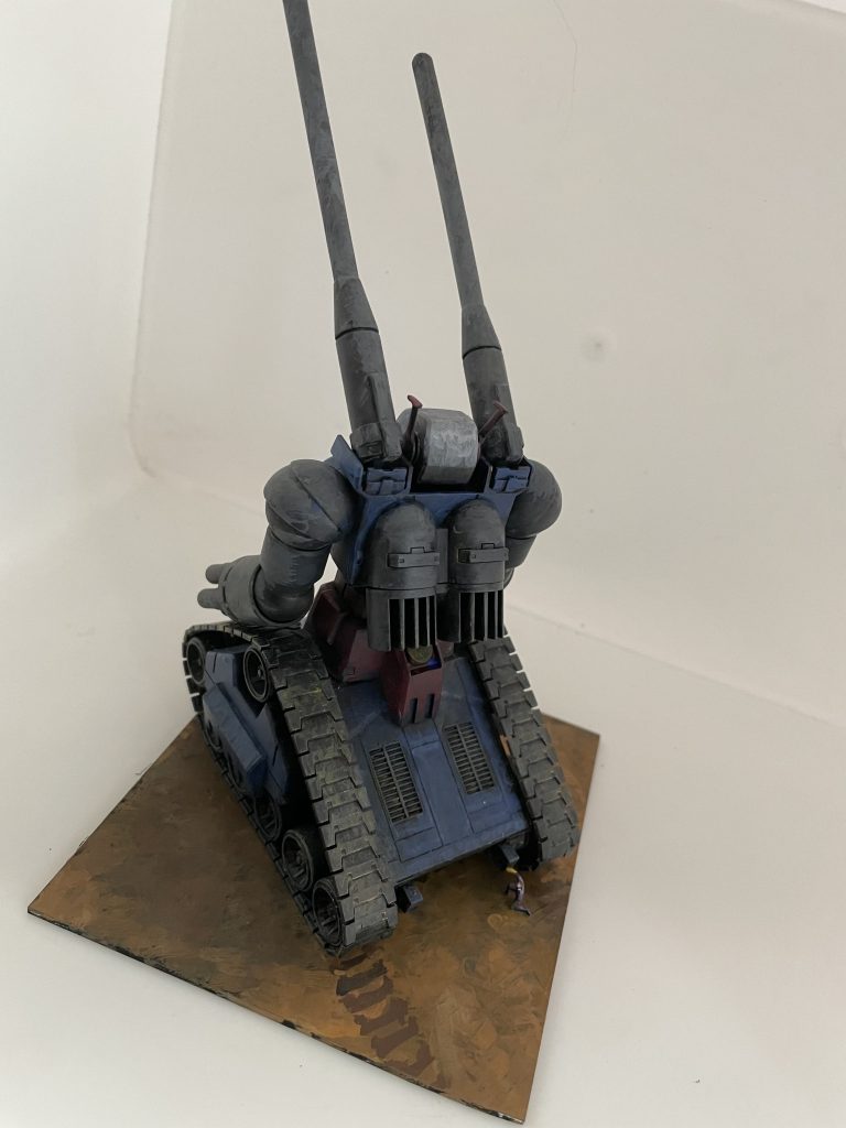 背中、ガンタンクの背中かなり好きです。スタンドはアクリルガッシュ、MSフィギュアを張り付けてます。