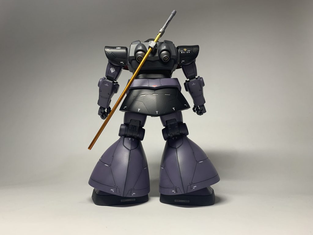 ゴツい背中^_^スカート部分は内蔵バーニアに連動するイメージでディテールアップ。