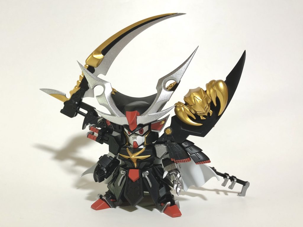 顔は曹丕ガンダムで体は騎士ガンダムやコマンドガンダムをベースにしています。