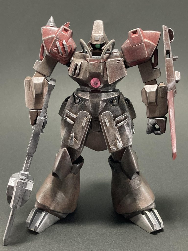 正面頭部幅増し、胸部ボリュームアップ＆形状変更、スカート延長、モモをボリュームアップ、ライフルを釘打ち機に改造。ディテールはランナーをヘアアイロンで熱して作ったプラ板を使って作り、貼り付けております♨️