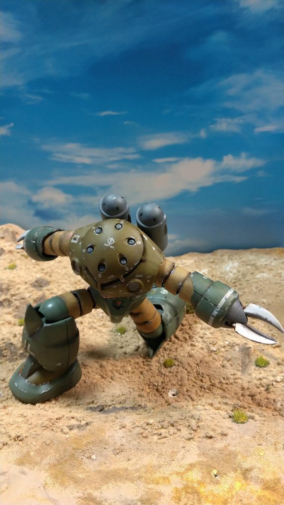 最後の写真は、シャアズゴックがジャブローに侵入した際の「シャアが来たんだ!!」のシーンをポーズだけ再現してみました。決してあるお笑い芸人の「ジャンガ ジャンガジャーン」を意識した訳では無い事を明記しておきます。