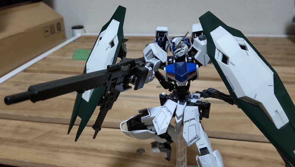 普段はサンボル版機体の用にフレキシブルシールドとして運用します