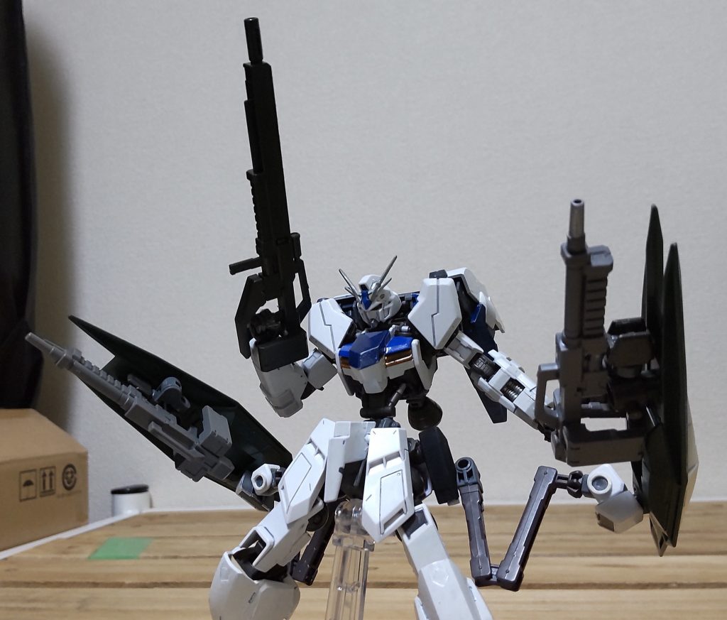 シールド裏のライフルで射撃重たいのでアームの先端は思い切って 接着しました