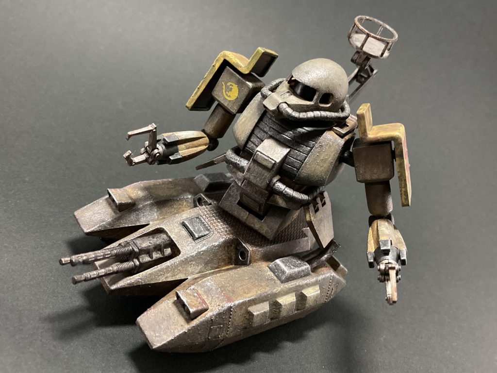 モノアイ消灯だけど、一応アクションポーズ