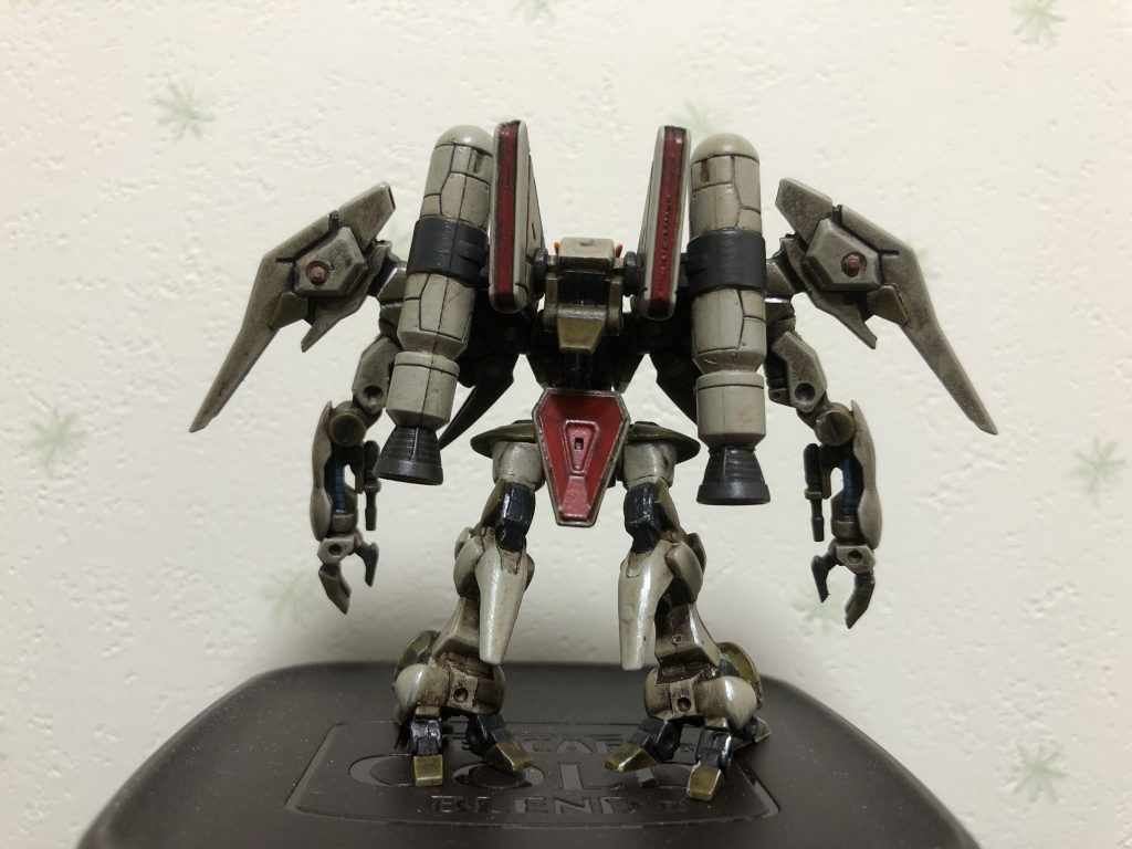 背面。組立説明書をもう少し拡大図にして欲しい…老眼で塗装も辛いサイズ感…