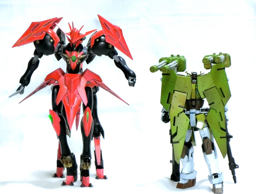 足首延長分だけ身長が伸びているんですが、それを差し引いてもガッデスが結構でかいので全体的にボリューミー。どうやって仕舞おうこれ。