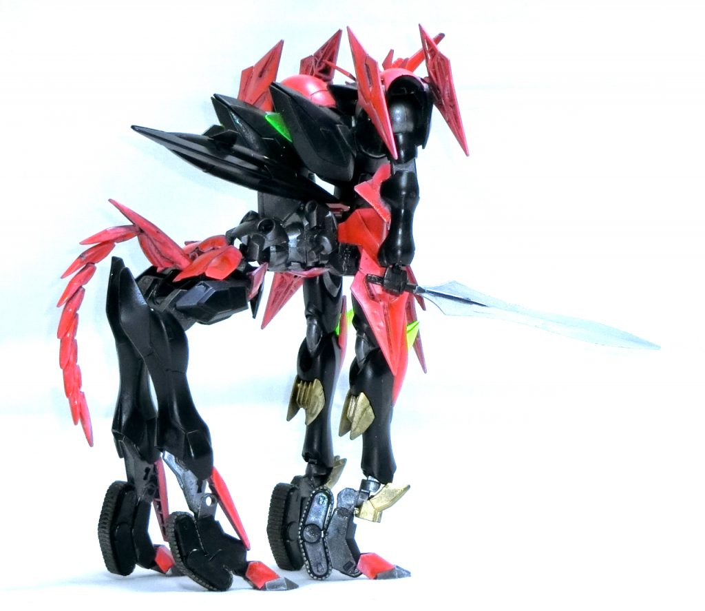 胴体は上からギラーガ胴体・ガッデス腰・ガッデス胴体・ギラーガ腰。腕部と後ろ足はガッデス、前足がギラーガで、足首にラゴゥの脚部を移植。