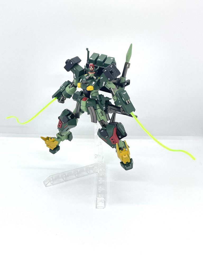 小手からはビームワイヤーを出せます。