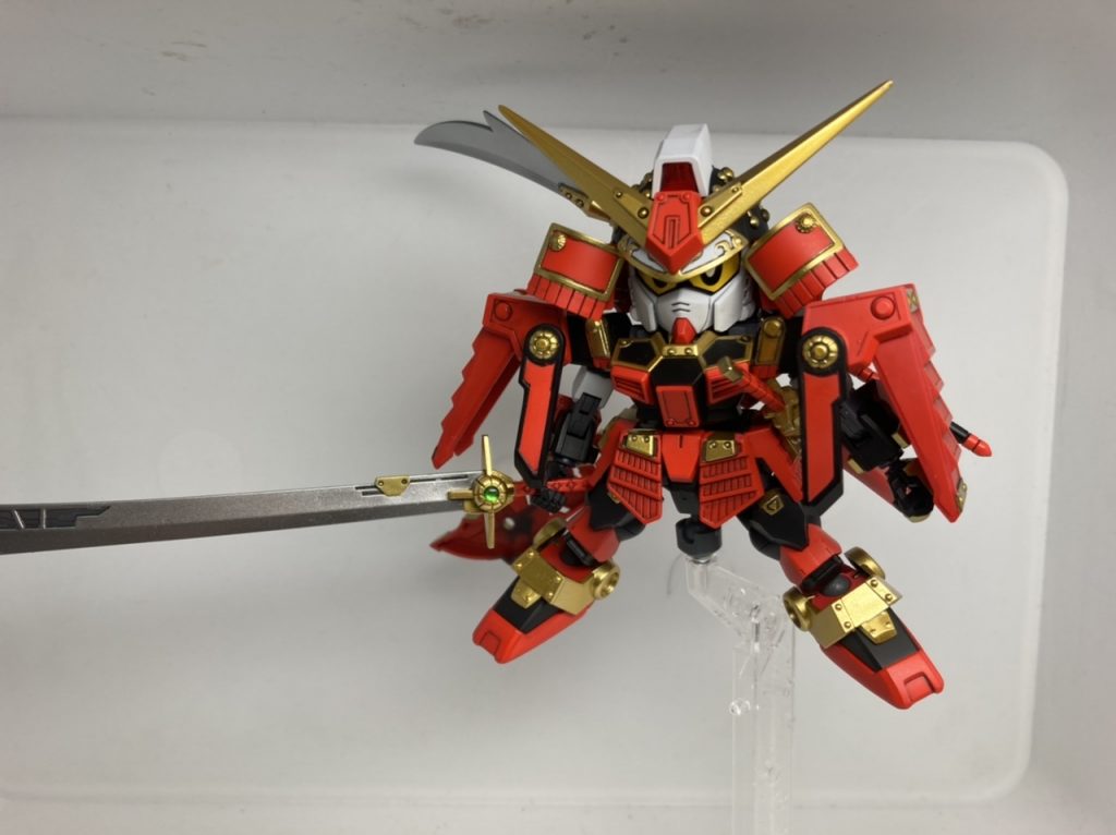 武化舞可の號刀が大きい。つかの部分の穴が気になったのでレジンで作ったジェムを埋めてます。