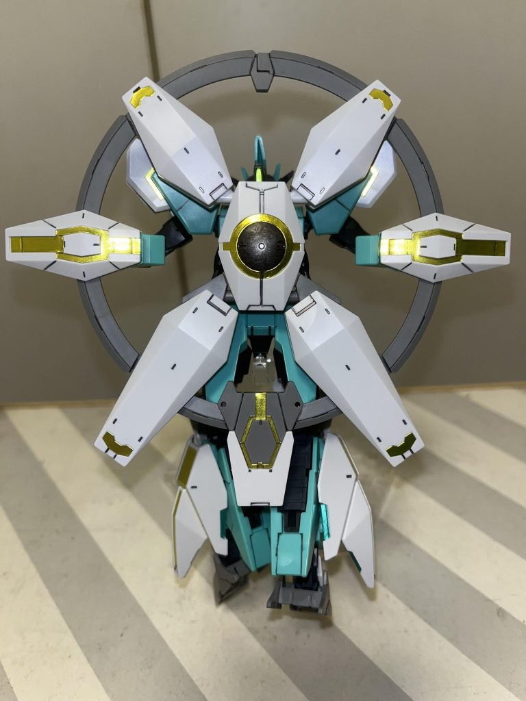 後ろ側は屈指の綺麗さを誇ります。こういうの見るとヒロトってやっぱりセンスあるなぁと思います。ヒロトのガンプラ大好きです。