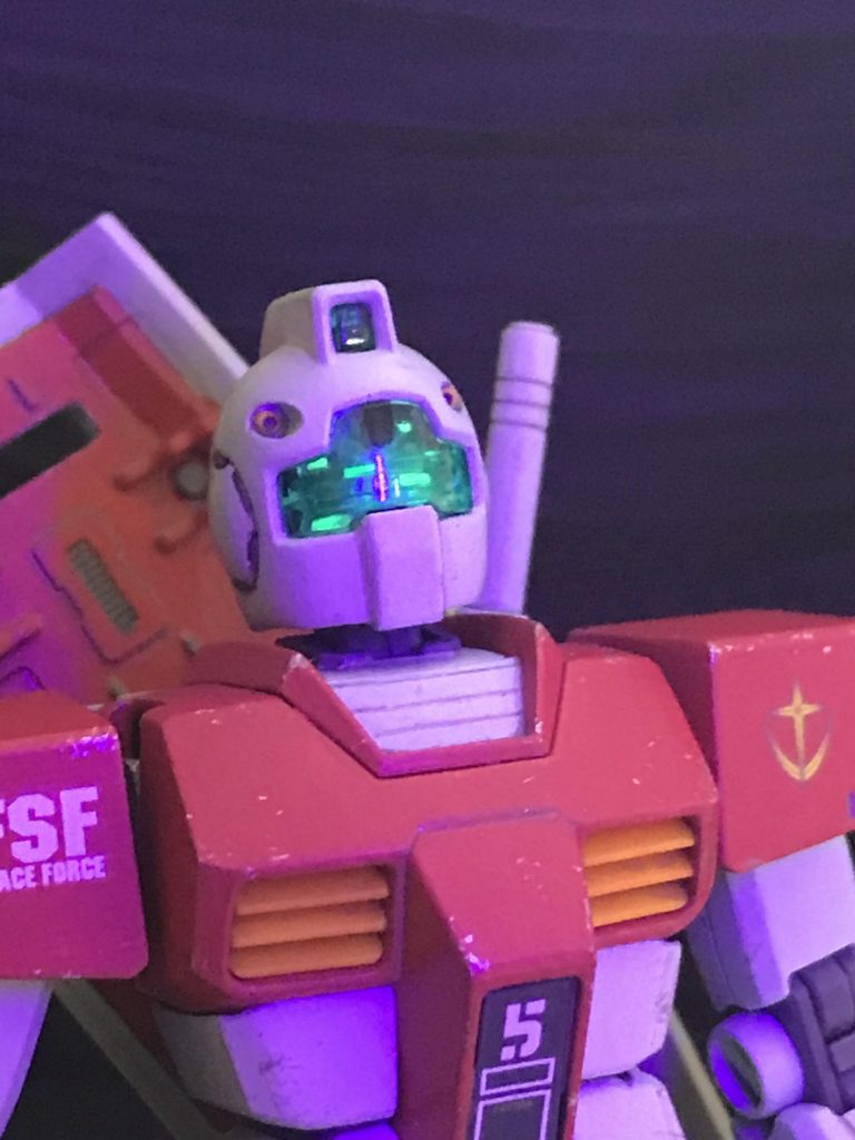 オマケバイザー内に蓄光シール片を貼り付けブラックライトを当てるとイデオン顔になるようにしました。ちょっとしたイタズラです。転生したらジムだった件。それではまた!