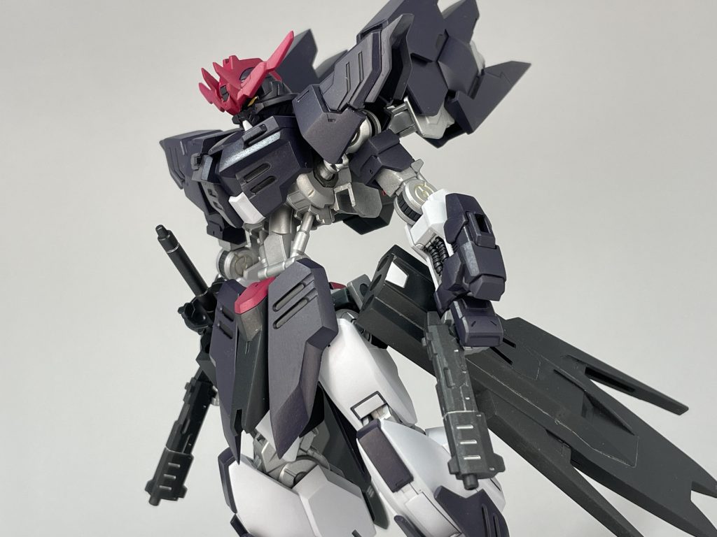 脇収納が前からやりたくて上手く出来ました。ちなみにハンドガンは1/100のものです。