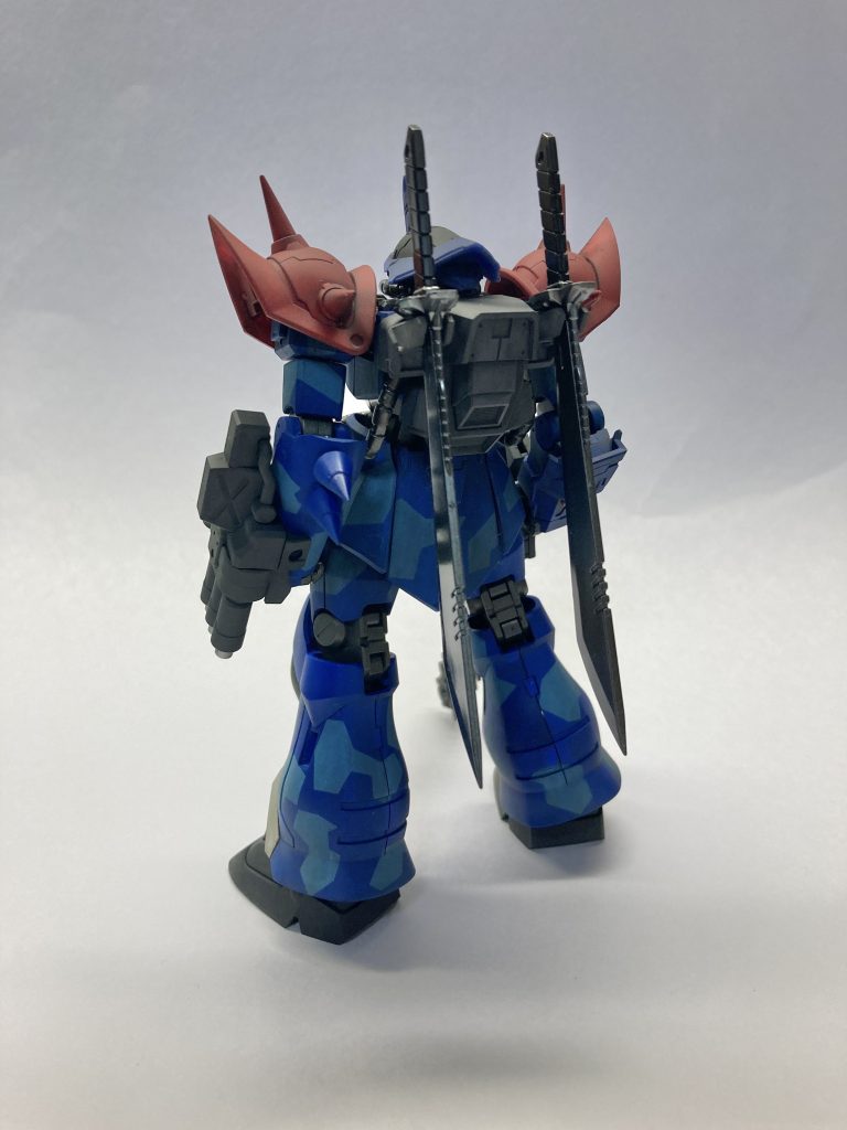 スプリッター迷彩はそれっぽくなってるから個人的には満足です。腕アーマーは右はGフレーム、左はイフリートのものスパイクはビルダーズパーツに変更し取り付けています。