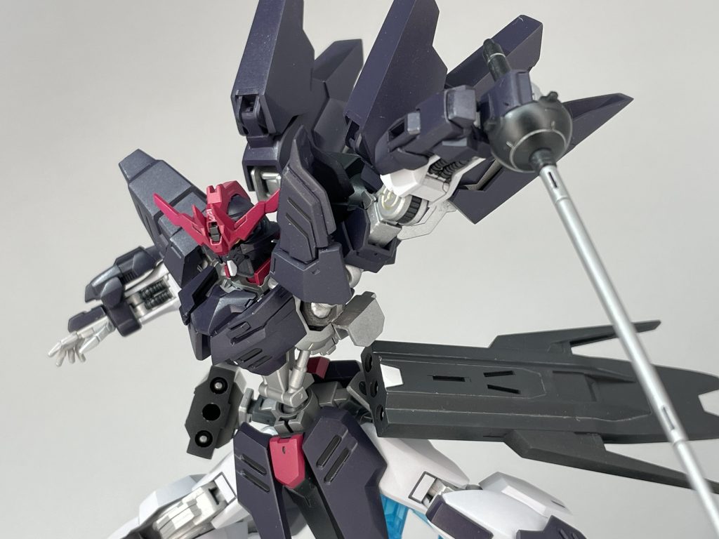 完成したらほぼ見えないのですが、アレコレ弄ってます。フレーム:肩BJ、二の腕、腰のフレームの筒をニコイチで延長。腿関節をダンタリアンに交換、脛パーツにパワアム関節移植。爪先と踵は角度変更と短縮とバーストサーベルのラックは後ハメ&サーベル用の2mmダボ追加など。