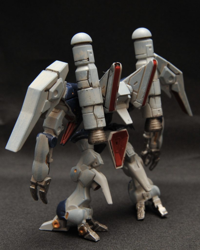 スミ入れだけ、タミヤのエナメル塗料を使っています。ABSにエナメルって大丈夫なのかな…。