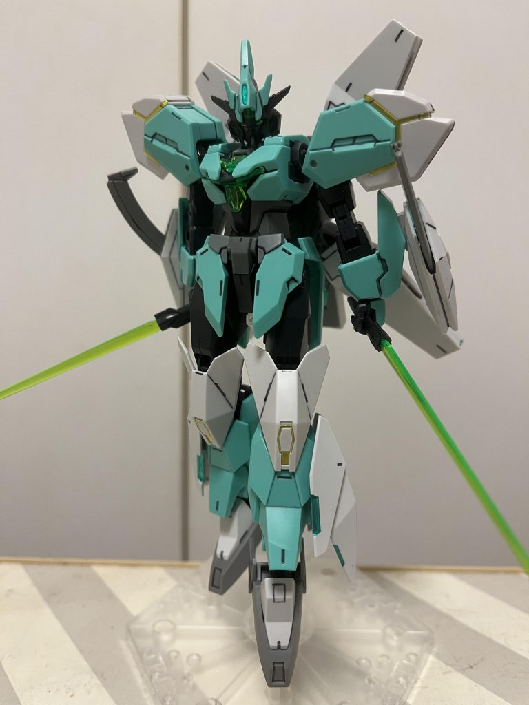 動いているイメージがない機体はウイングっぽい滞空ポージングが合いますね!