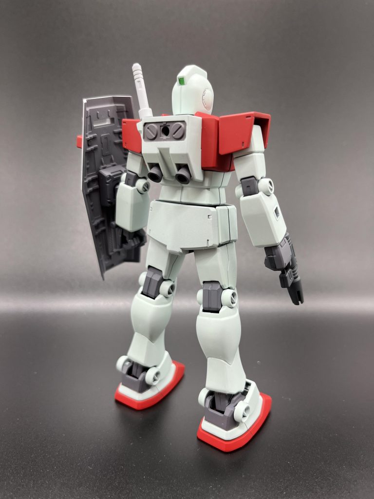 メインのホワイトはガイアノーツ・エルガイムカラーのヘビーホワイトです地味にサーベルとシールドのホワイトは別のカラーにしました