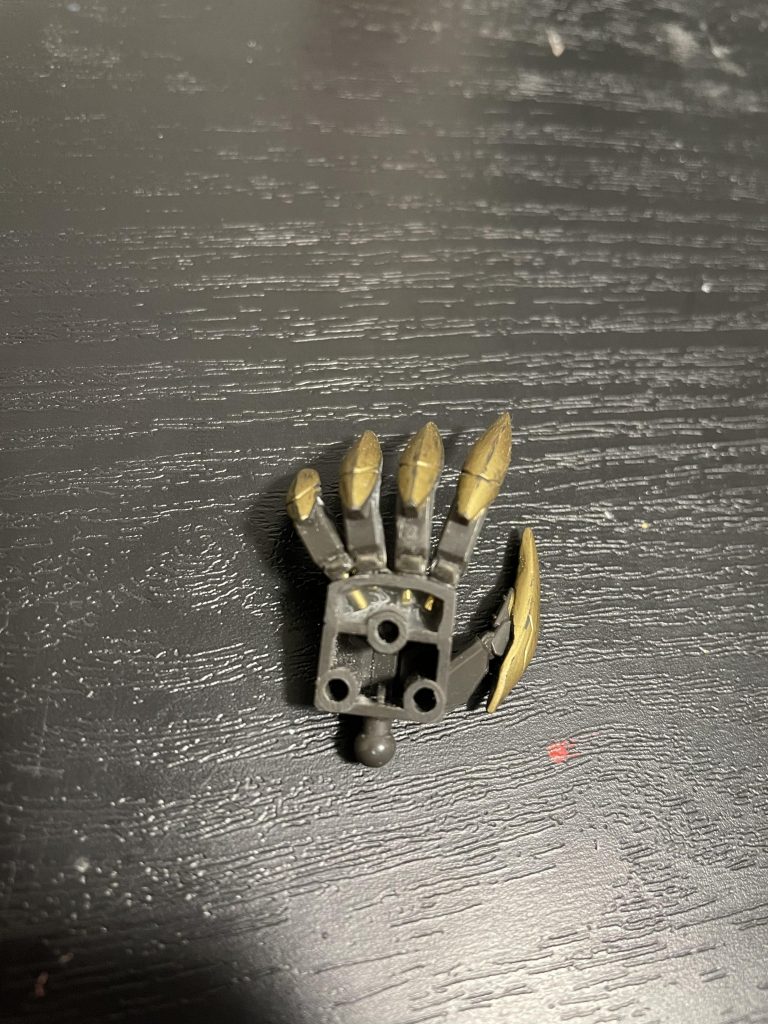 指は一本一本切り飛ばし、角度をつけて再接着してます！C LINE使用