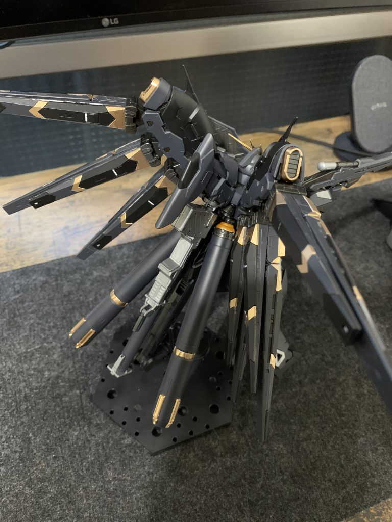 バンシィカラーでHi-ν–3枚目/制作者：@chainless_saw