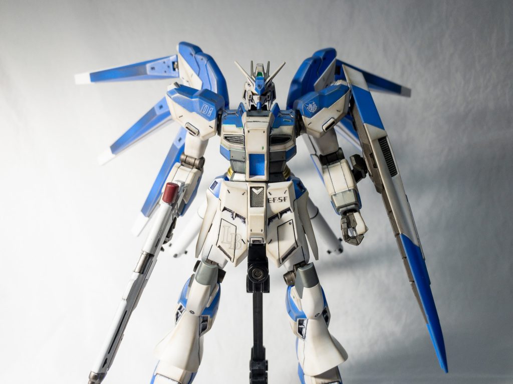 ノーマルだと馬面で好きではないので、アゴの削り込みとフェイスパーツ上部を削り込んで小顔化しました。