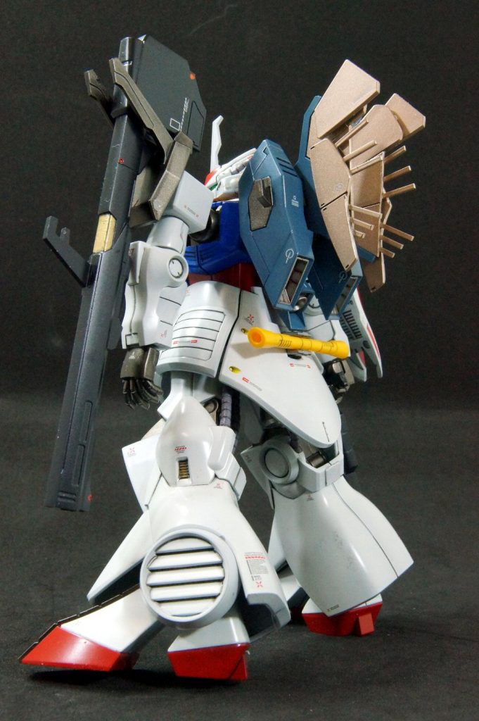 放熱板。元のパーツを生かしながら、あーでもないこーでもないと。あまり手間がかからない形に落ち着きました。