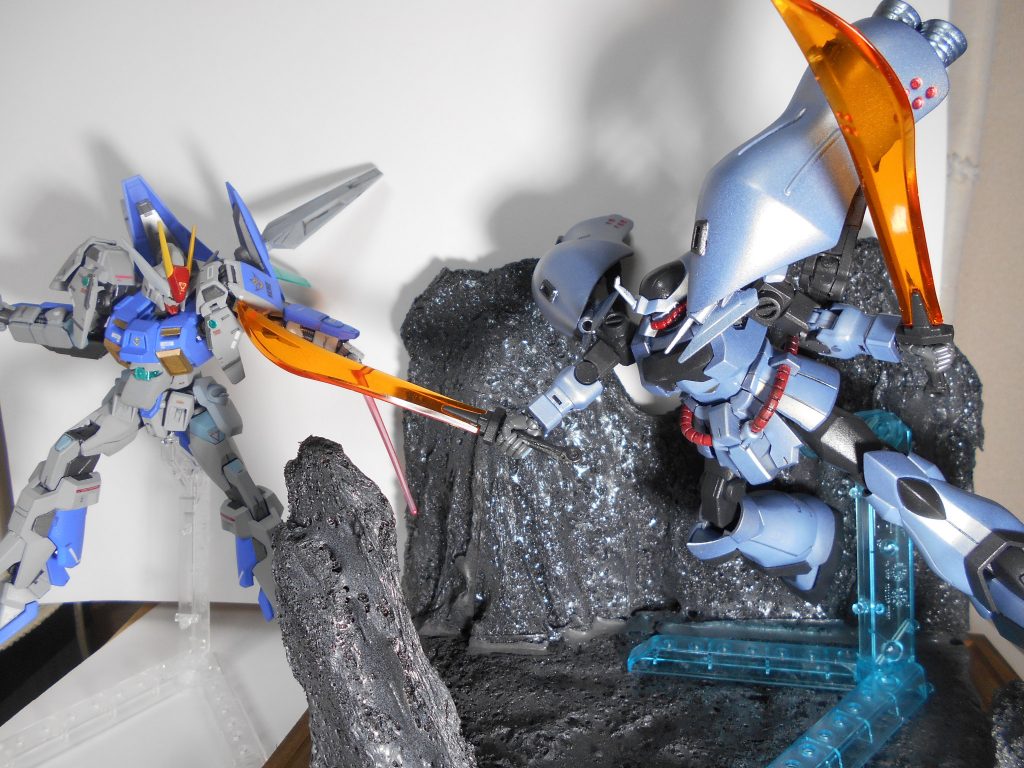 ゴデュロイと同じくギローゲもヘイムダルと世界観を共有しています！ゴデュロイが射撃戦のライバルならギローゲは格闘戦のライバルです。