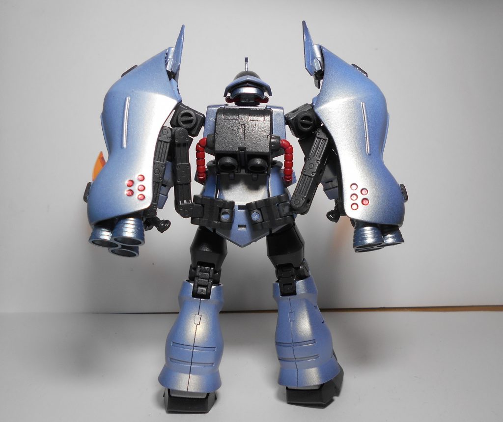 バックショット。ブースターは腰からアームで接続されているのでかなり自由に動きます