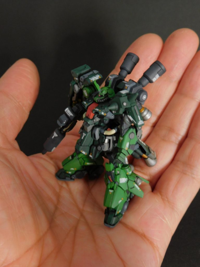 手のひらにのせると、このぐらいのサイズ👀