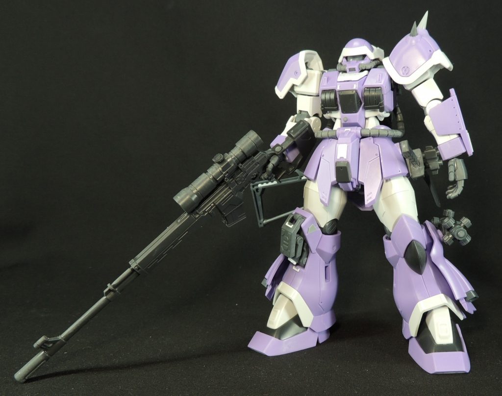 仮組中の様子です。(足のサイドアーマーが左右逆に付いてます。あしからず…。)白い部分はプラ板プラ材です。