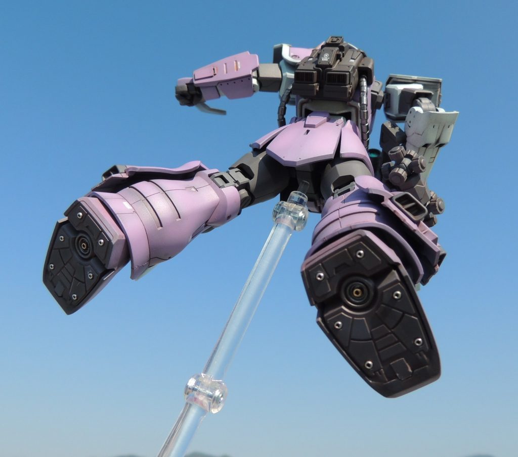 空中をジャンプして、敵に襲い掛かるイメージでのディスプレイです。