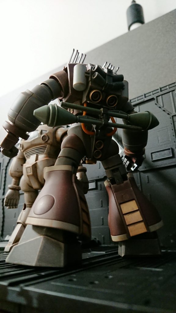 白兵戦用？とは言え、ブーメランツノを10個投げ、２発ぶっ放して、あとは腕を伸ばしてグーパンチ？素晴らしい水陸両用機♪