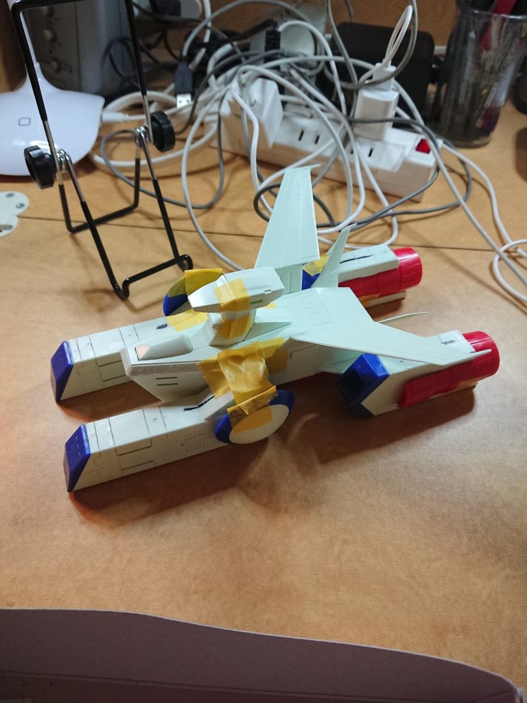 仮組はマスキングテープで固定