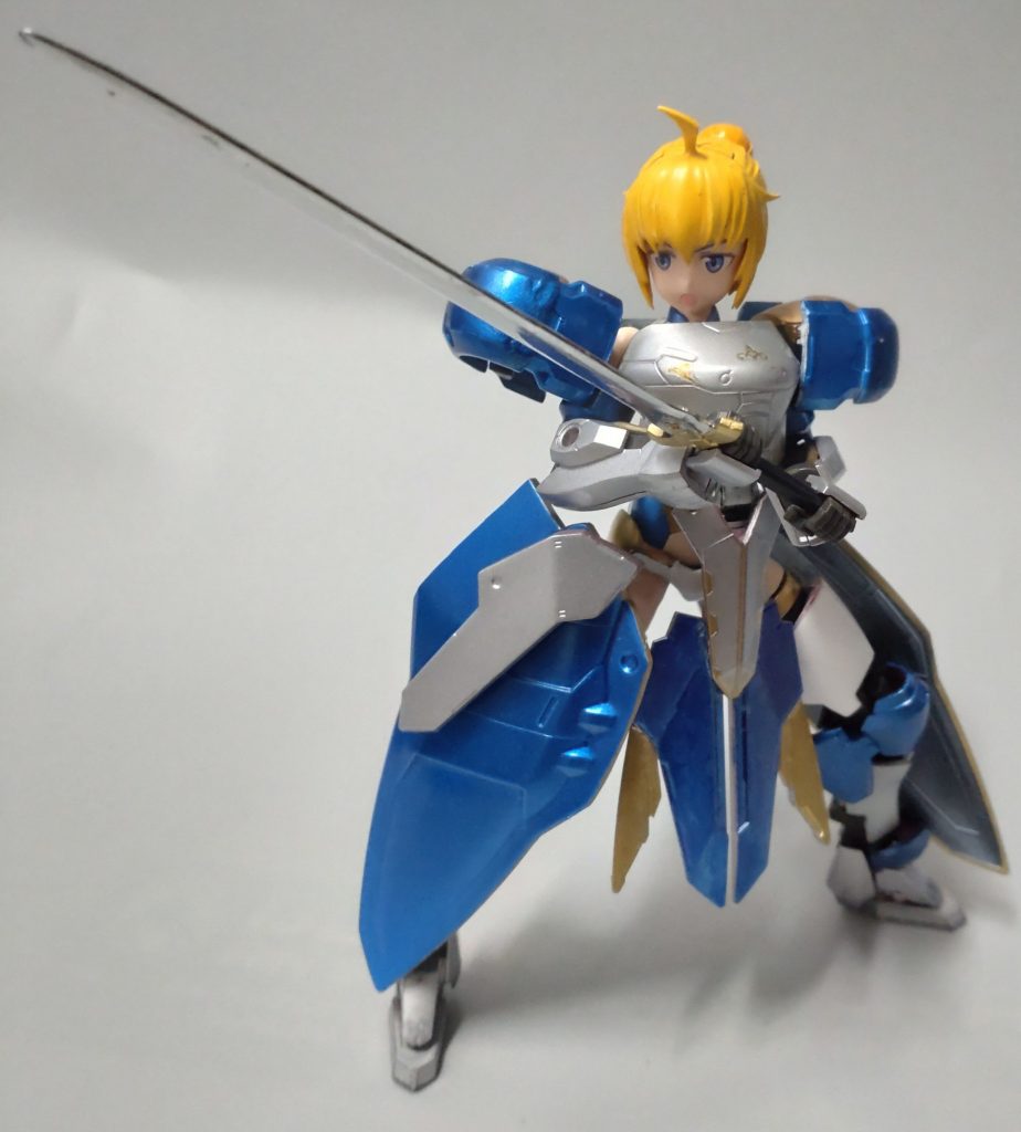 マンロディの胴体が突っかかり両手持ちはキビしいです。