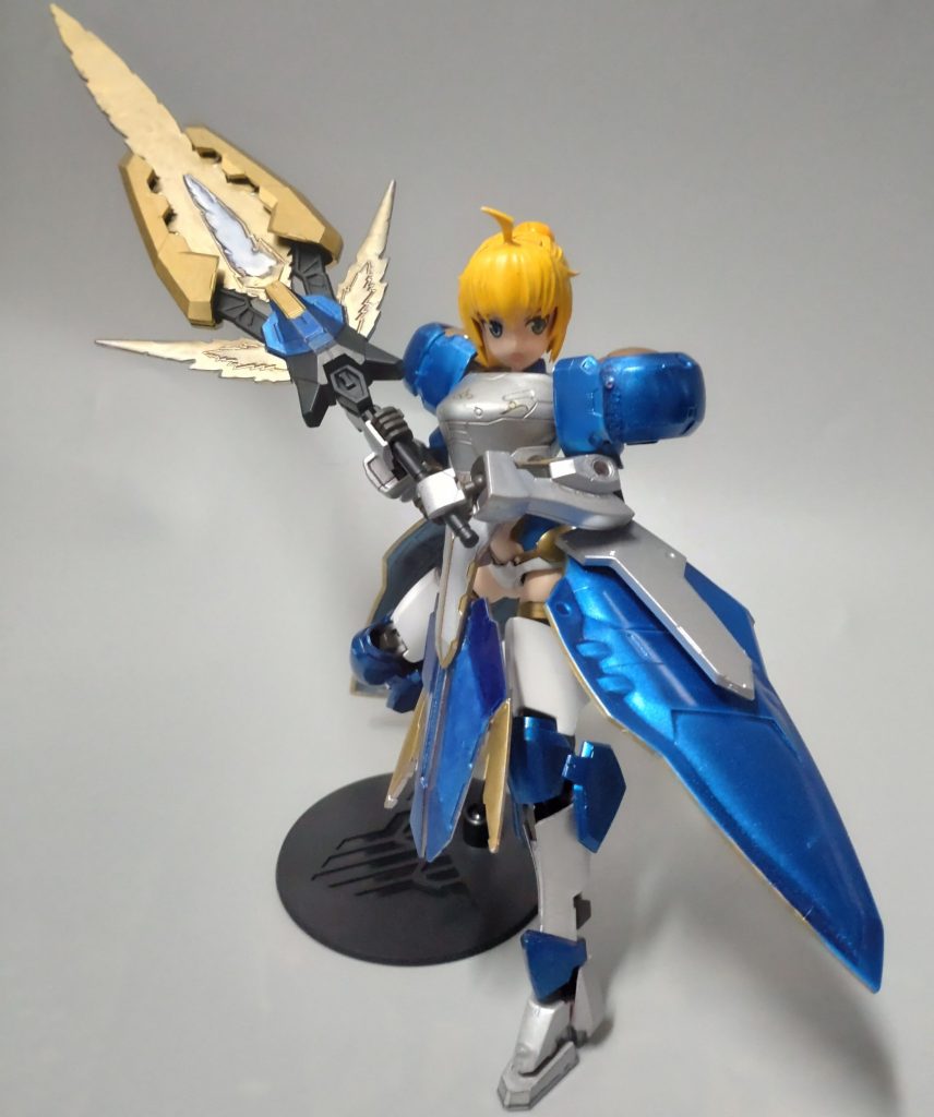 エクスカリバー宝具の迫力を再現したく、トライスラッシュブレイドを塗装しました。刃の部分は最近発売しましたホワイトゴールドを使用しています。ご閲覧、ありがとうございました。