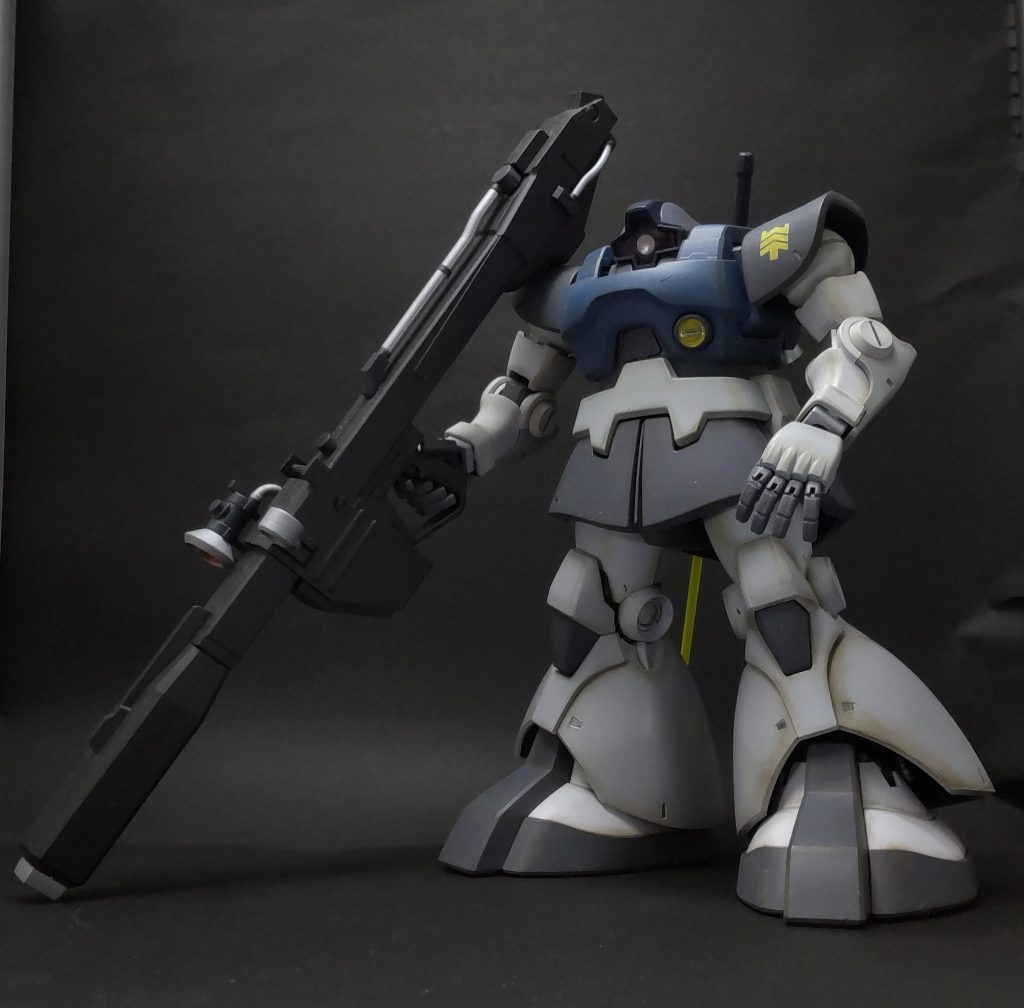 バズーカが保持出来ず、接地してなんとかポージング(^o^;)ドム含め後３セットあるのでどう塗装するか楽しく悩みます😁ご覧いただきありがとうございました。