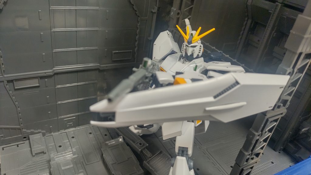 ビームマグナムを構えるポーズ。なかなか様になっている気はします。