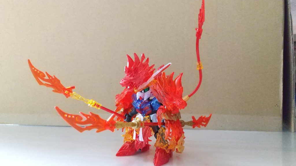 尻尾をテールブレードにして武器もモリモリにしてみました。肩に面をランナーを切って着脱できるようにしてみました❗️