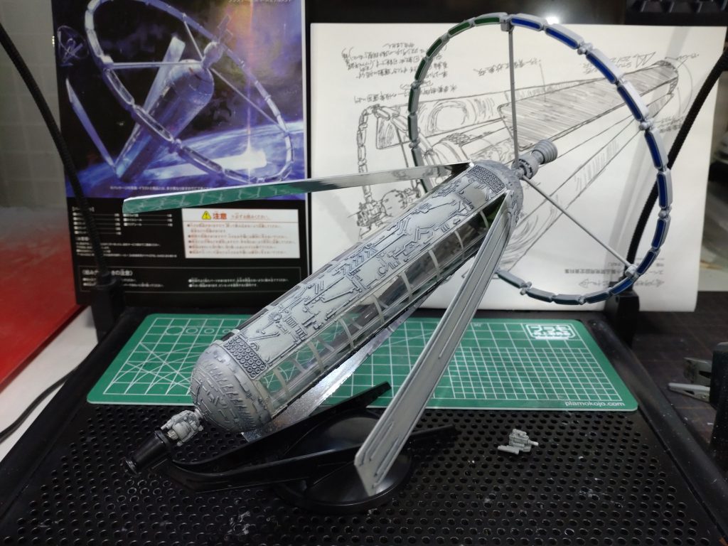 背部の説明書と比べてもらえると形状の違いがよく解るかと。