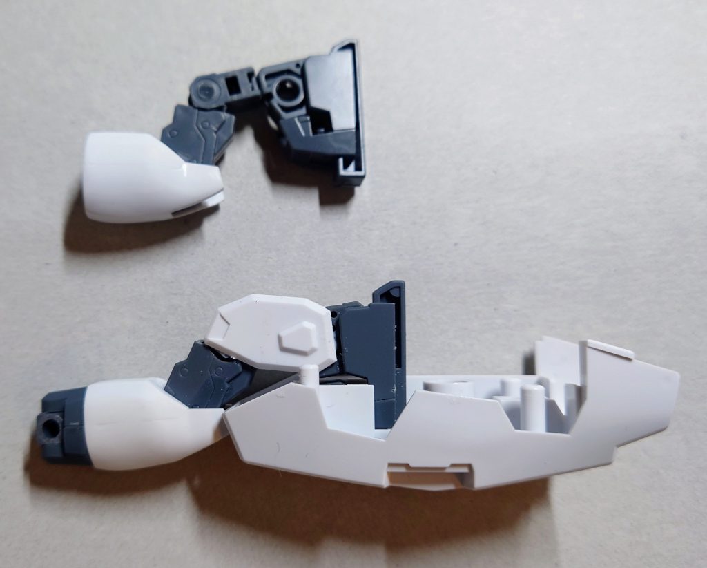 わずかではありますが、変形時に変化が付くようにしてあります