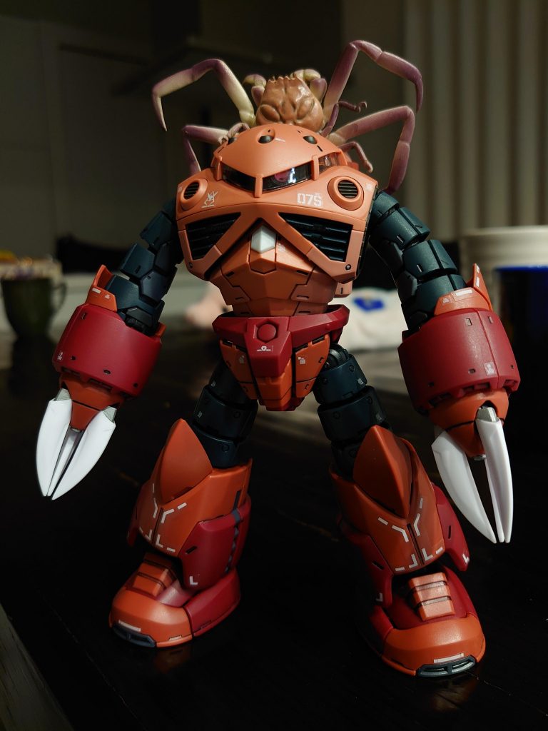 ニュータイプ専用機として蟹型ファンネル搭載のチューニングを施したという仮想イメージ。モビルスーツ開発に関して、ジオンは連邦の5年先をいくと言われてます。