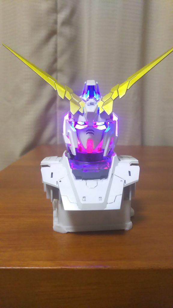 ダイソーで買った発光オブジェを改造して、サイコフレームの発光を再現してみました。