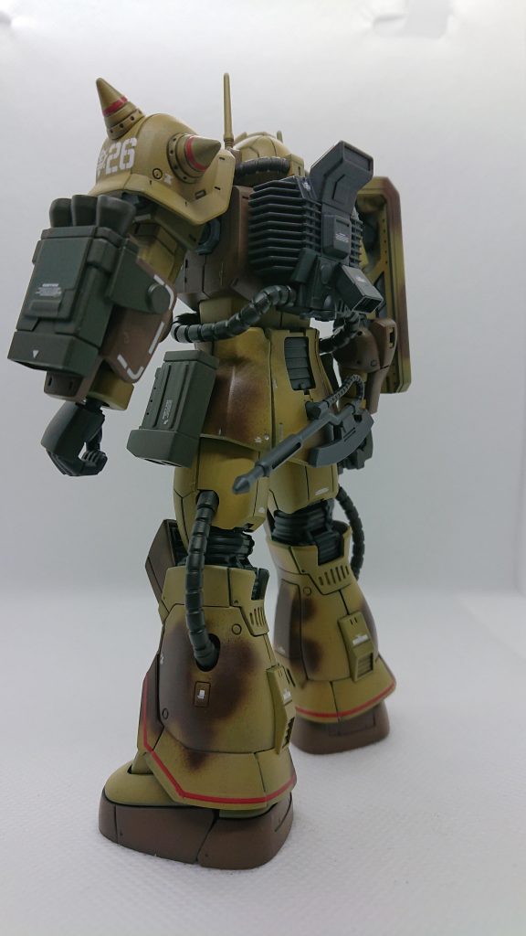 左側後方より、本キットの売りであり、最大の特徴である迷彩模様のデカールも上手く貼れる自信がなかったので、エアブラシで塗装しました。こちらもあまり経験がなかったのですが、まぁまぁ上手くいったと思っています。