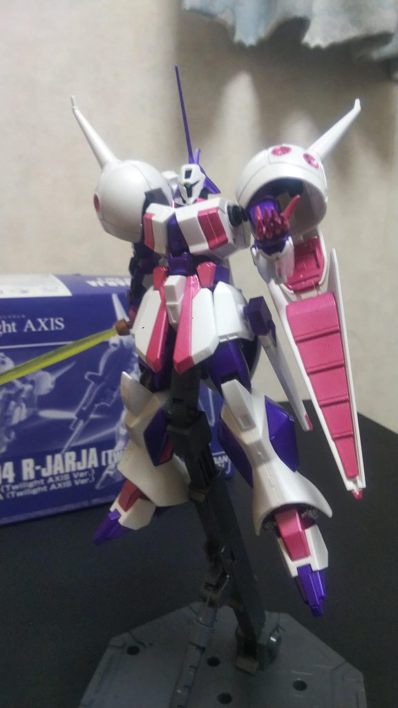 改造は、してませんが肩のビームにグランパ得意のチリカビーズといつものモノアイをHQパーツにしてあります。これが過去一小さくて、何度も飛ばしそうになり老眼に拍車がかかりました😅