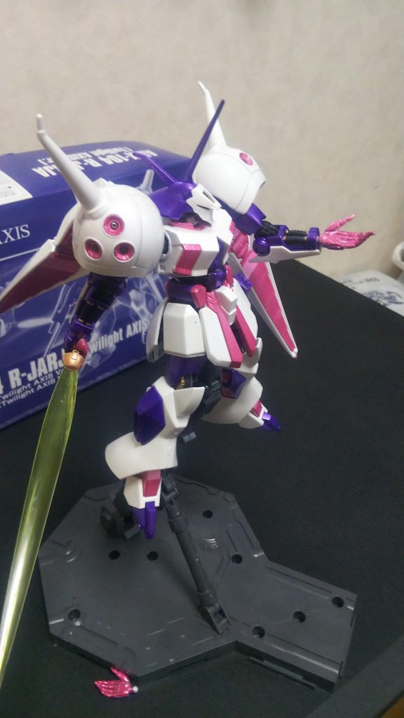 キュベレイに寄せてみました。なので手首は、コトブキヤのシャープハンドです。モデラー歴も長いですがメタリック塗装をしたのは、数える程しかないので不安でしたが何とかなりました😅