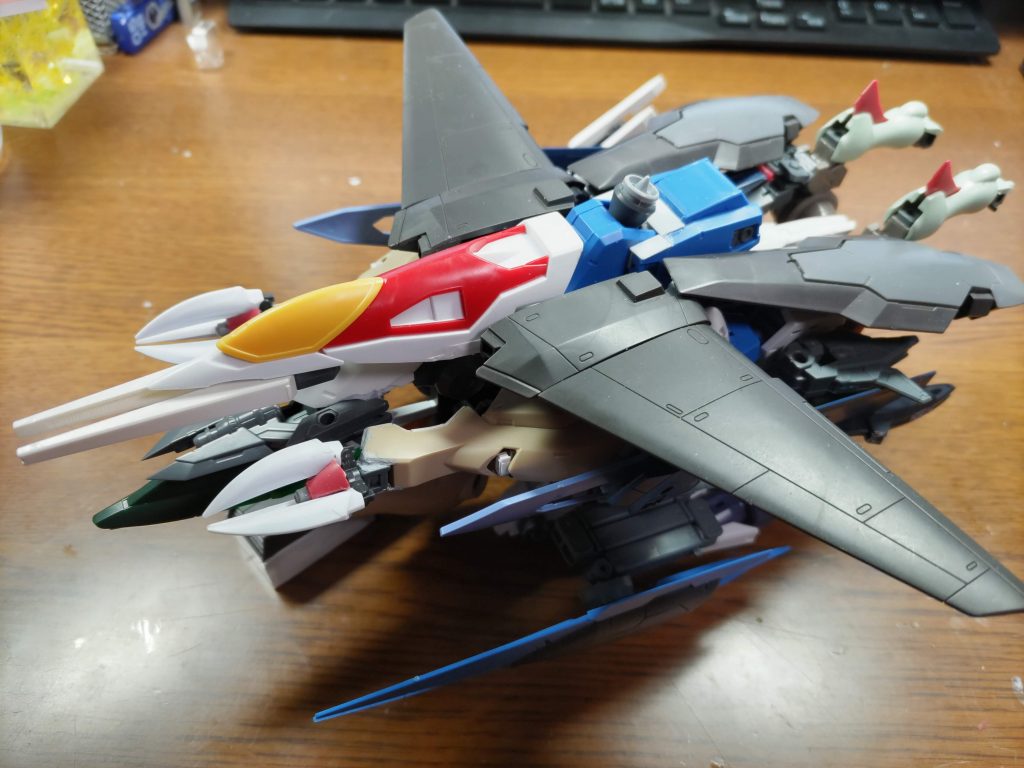 塗装前の写真。ガテュール本体とフェンユニットどちらにも言えるけど使用機体が多すぎてたぶん書ききれないです。なので印象に残っているものだけ書きます。・1/100シュヘルベグレイズ・ライトライナー・ウィングガンダム・鉄血機体たくさん(30MM・エスポジットβ・エグザビークル)